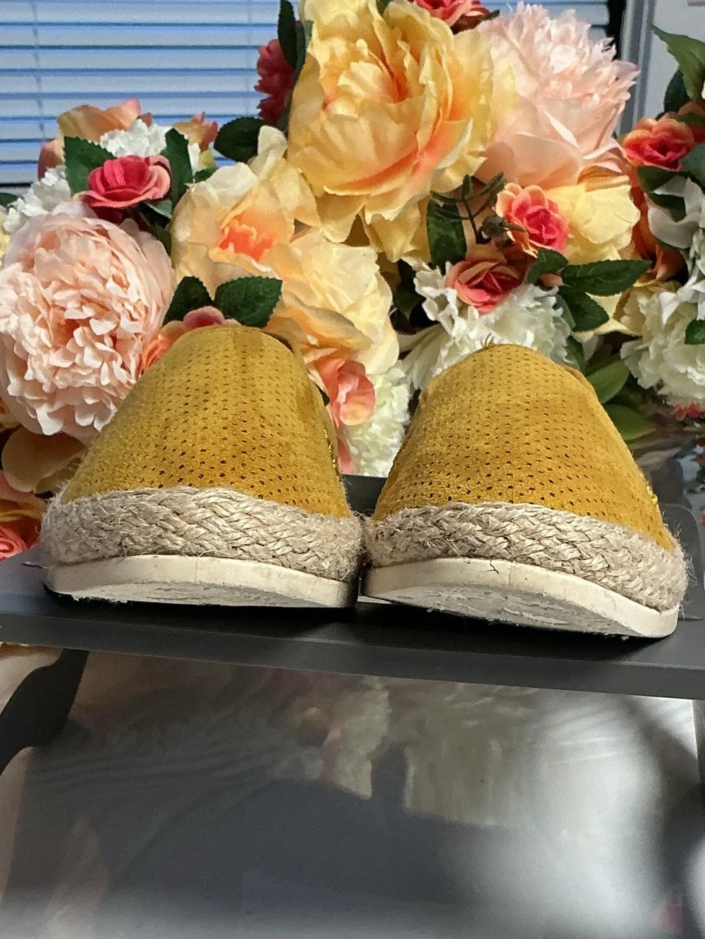 Esprit Mustard Yellow Perforated Espadrille Slip On Flats Women’s 7.5 Casual Sho